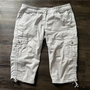 White House black market cargo slim pedal pusher gray shorts size 6 casual pant